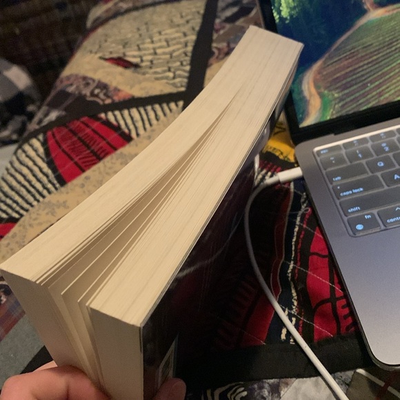 Cinderella is dead by Kalynn Bayron - Picture 3 of 3